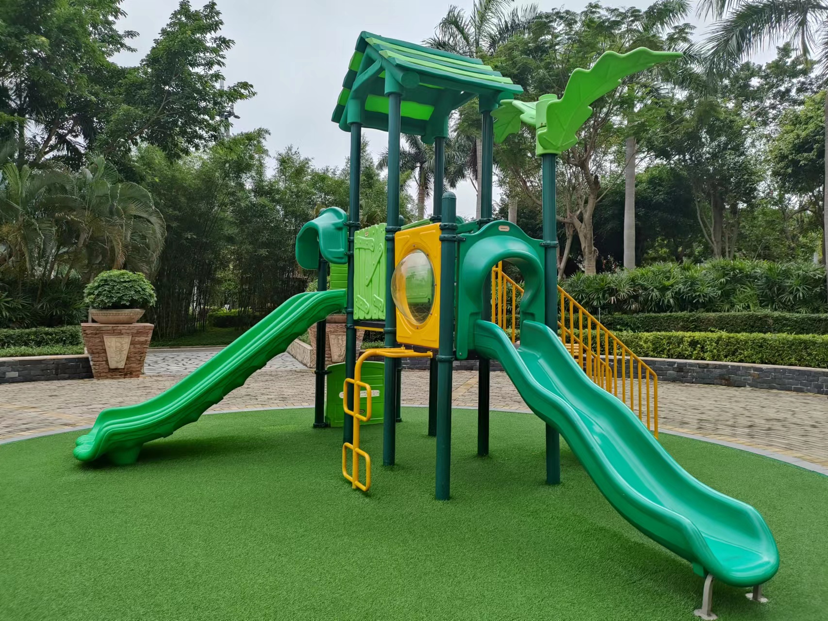 鸿泰休闲广场