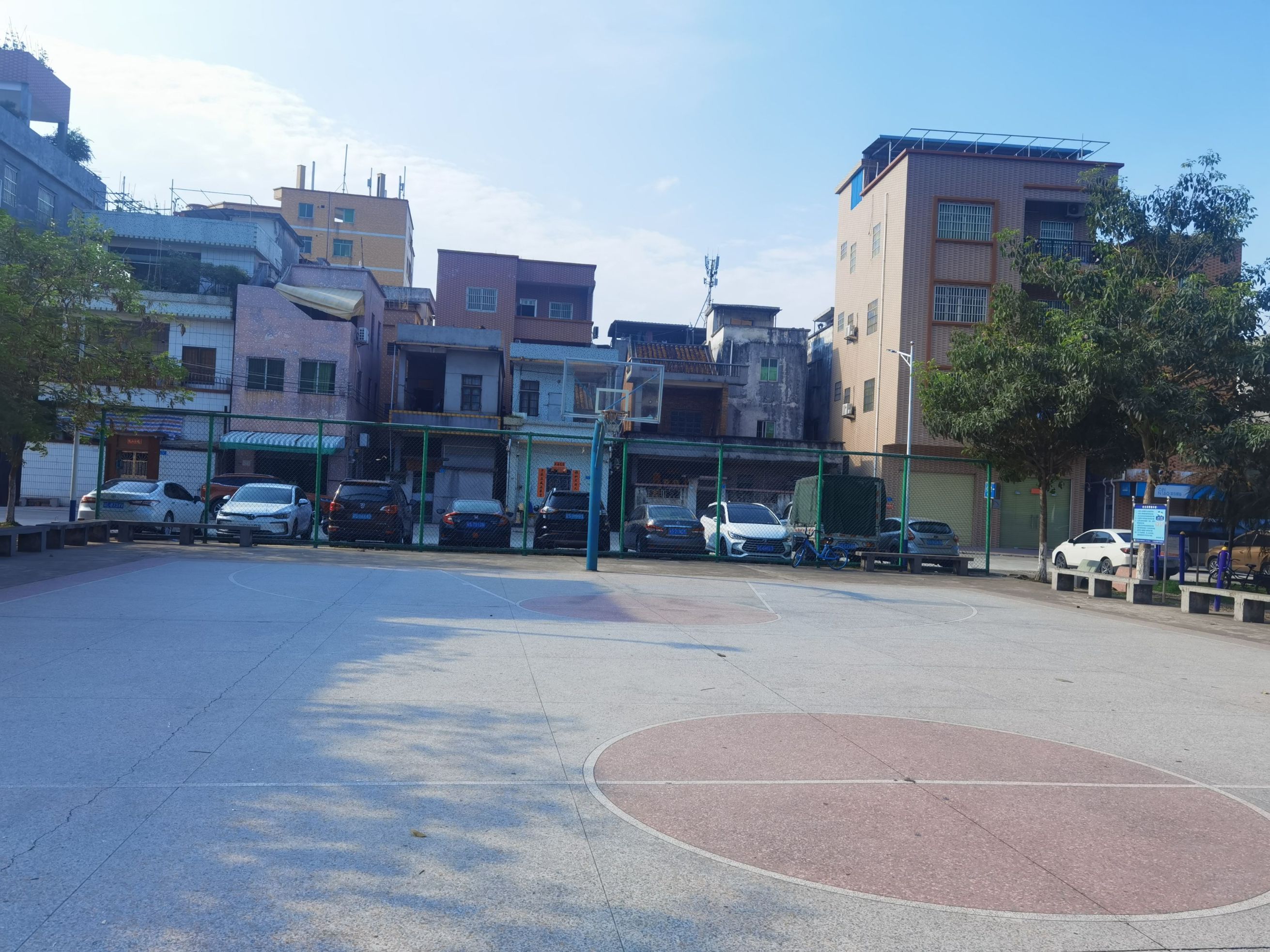 万江街道新和社区下塘篮球场