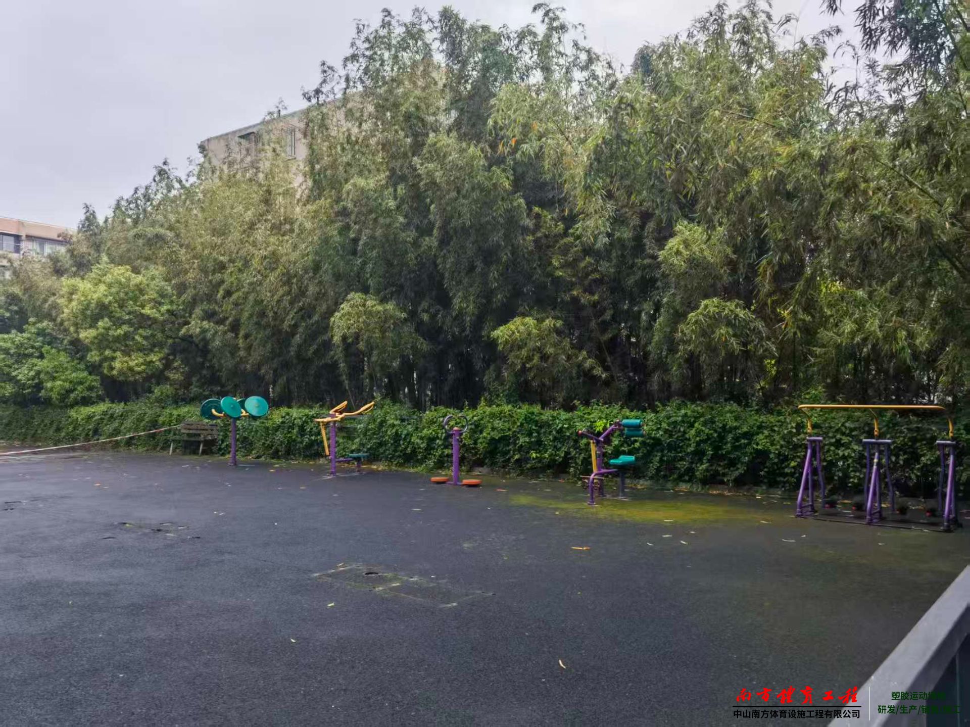 丽雅花园健身点